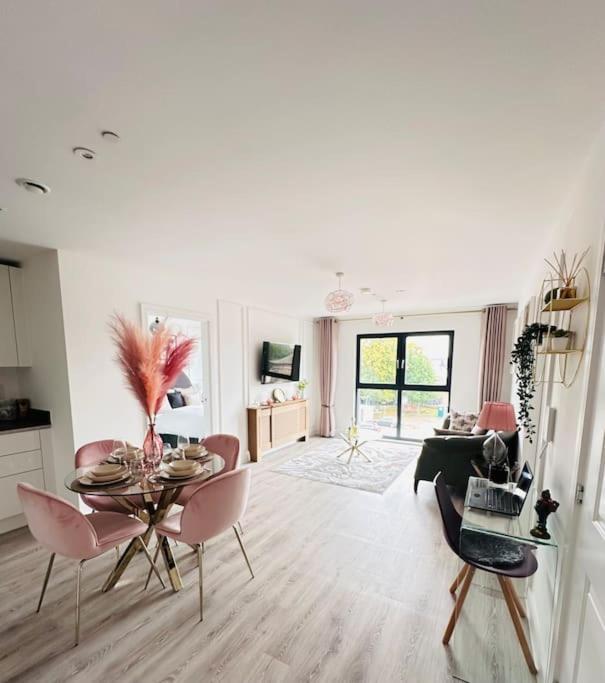 Central Derby Urban 2 Bedroom Flat - An Oasis Of Elegance! Free Parking And Wifi Suitable For Families And Professionals Екстер'єр фото