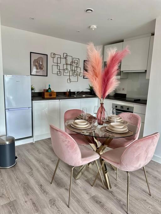 Central Derby Urban 2 Bedroom Flat - An Oasis Of Elegance! Free Parking And Wifi Suitable For Families And Professionals Екстер'єр фото